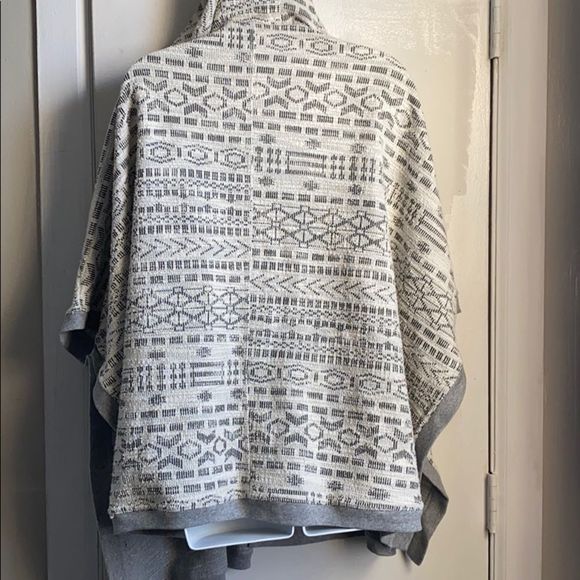 NWT JACK BY BB DAKOTA Archibald Jacquard Terry Poncho - Picture 6 of 9